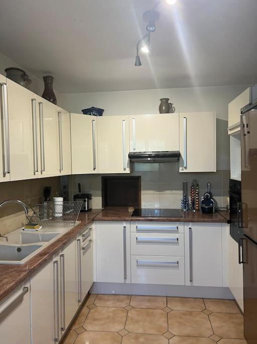 Maison Familiale Idealement Situee Avec Tout Le Confort Nimes Bagian luar foto