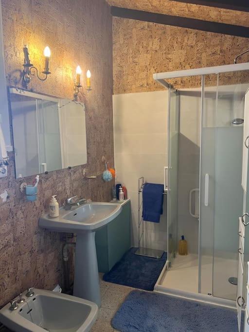 Maison Familiale Idealement Situee Avec Tout Le Confort Nimes Bagian luar foto