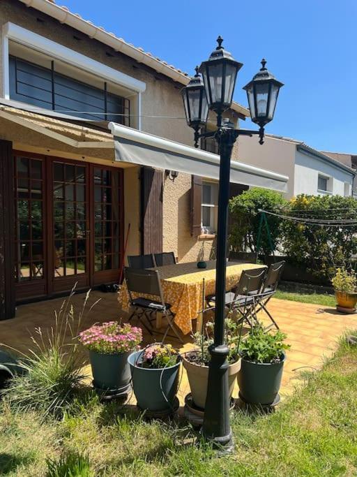 Maison Familiale Idealement Situee Avec Tout Le Confort Nimes Bagian luar foto
